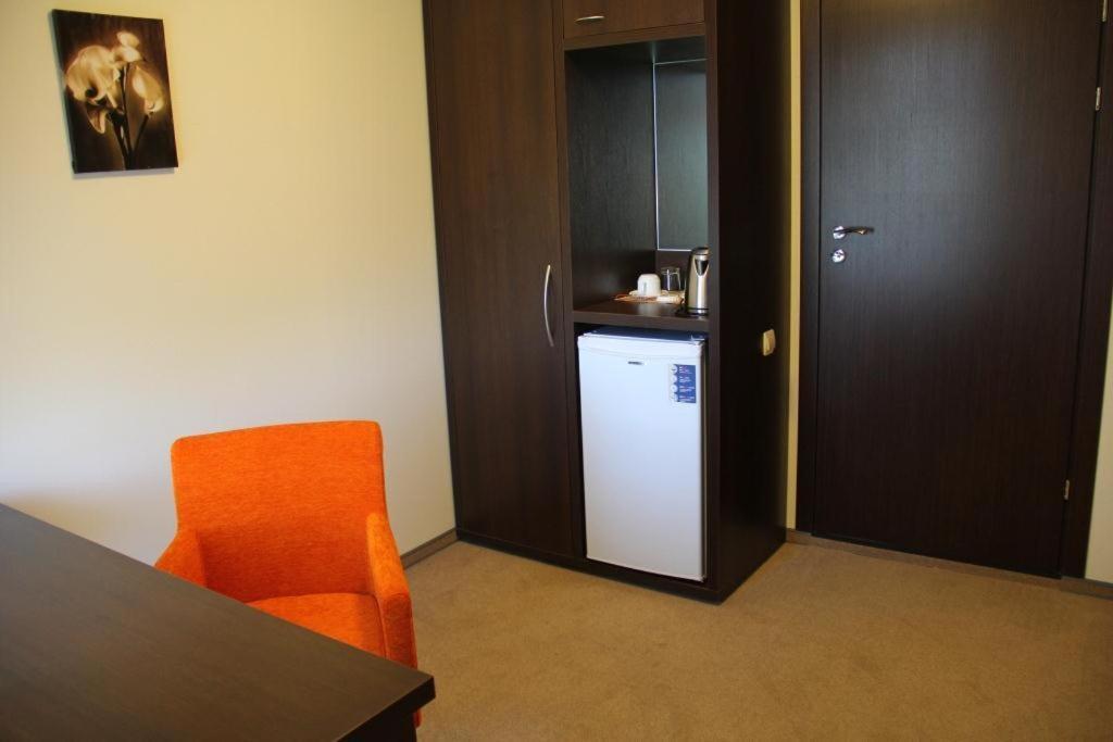 Hotel Mirniy Resort Одеса Стая снимка