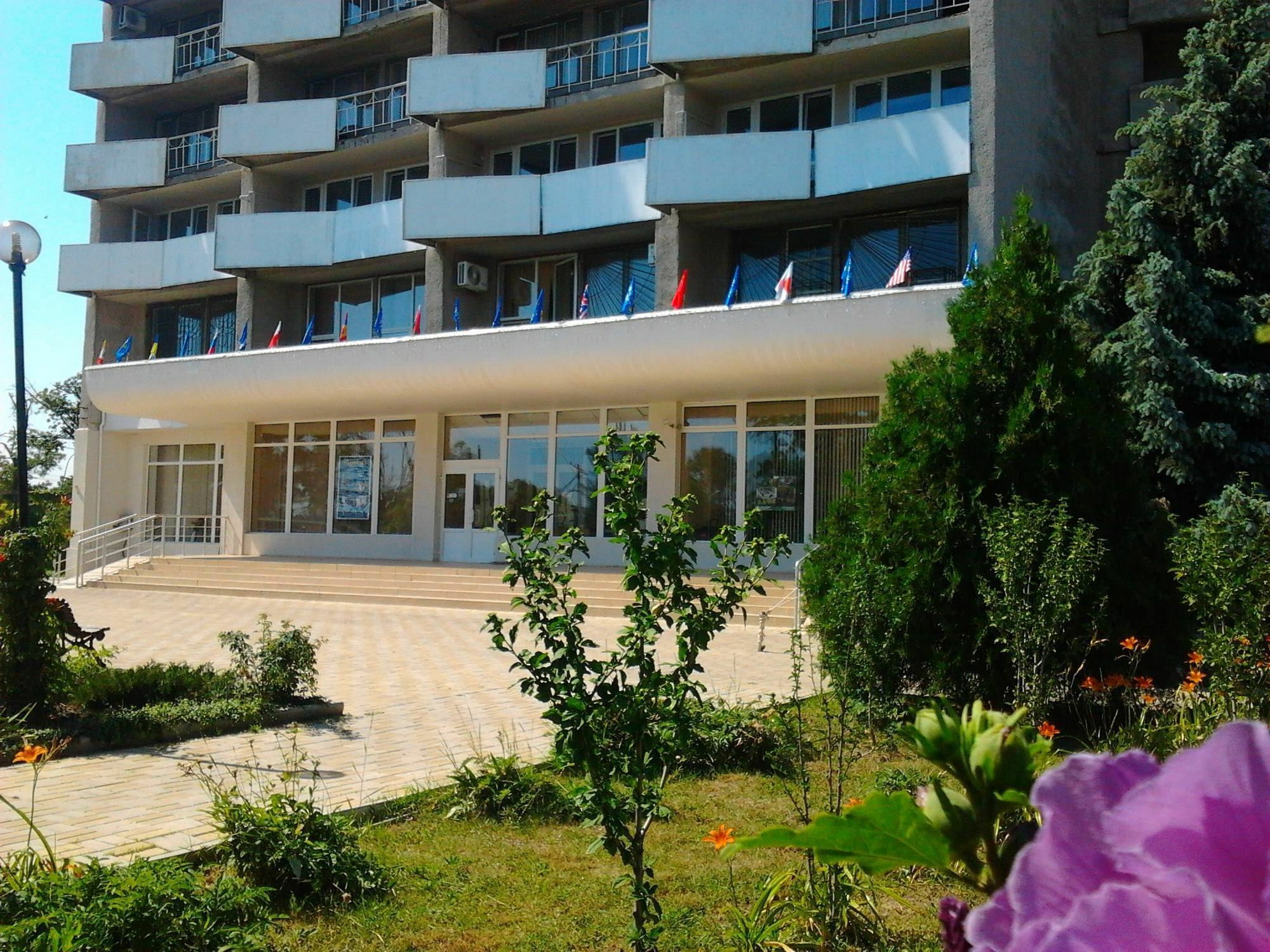 Hotel Mirniy Resort Одеса Екстериор снимка